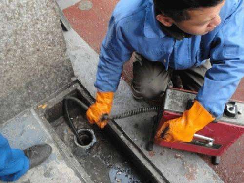 阳日镇疏通下水道