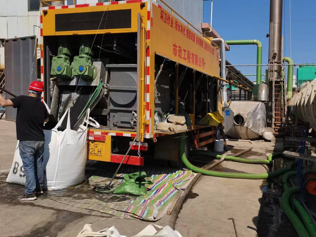 阳日镇淤泥压干处理